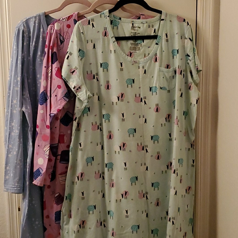ECU Three White Stag 2X Nightshirts 2 Long 1 Short